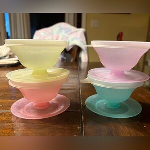 4 Vintage Tupperware small parfait bowls with lids